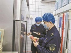 <b>严查过期、“三无”食品</b>