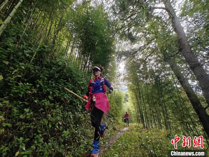 “世界锡都”云南个旧举办超级越野跑比赛