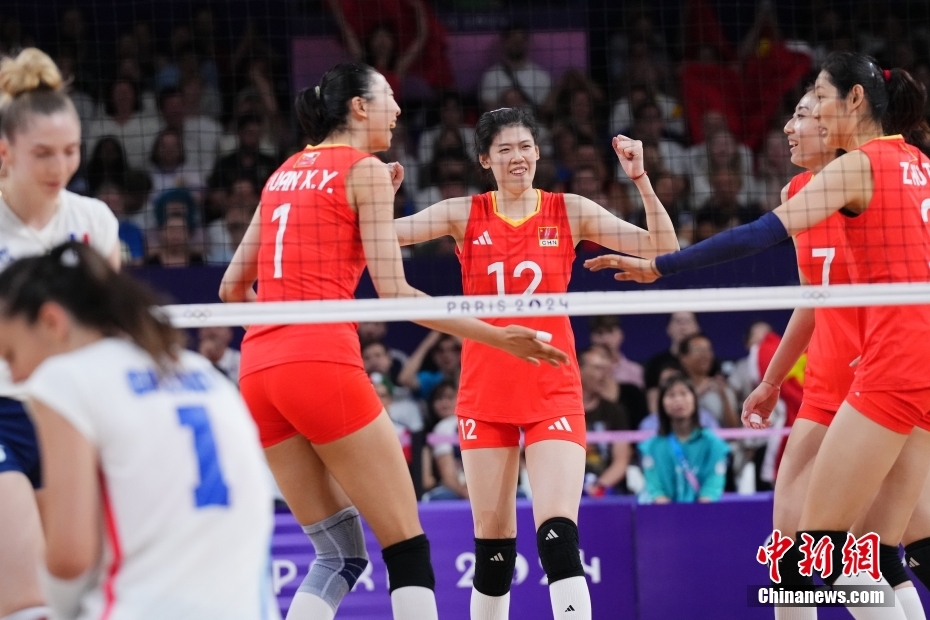 中国女排三连胜锁定小组第一，淘汰赛将对阵土