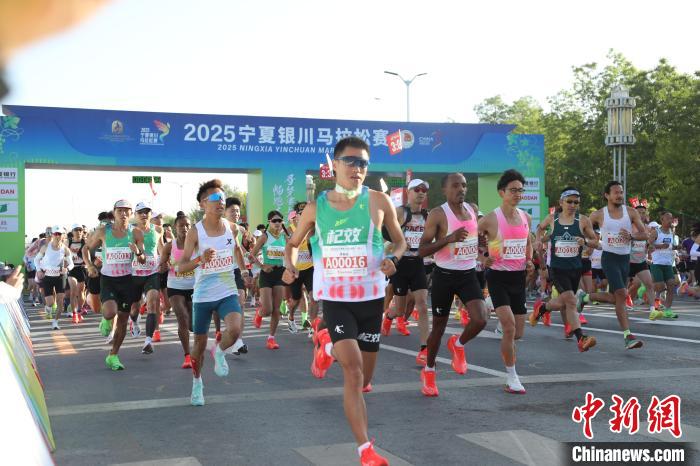 埃塞俄比亚选手包揽银川马拉松男女冠军，女子