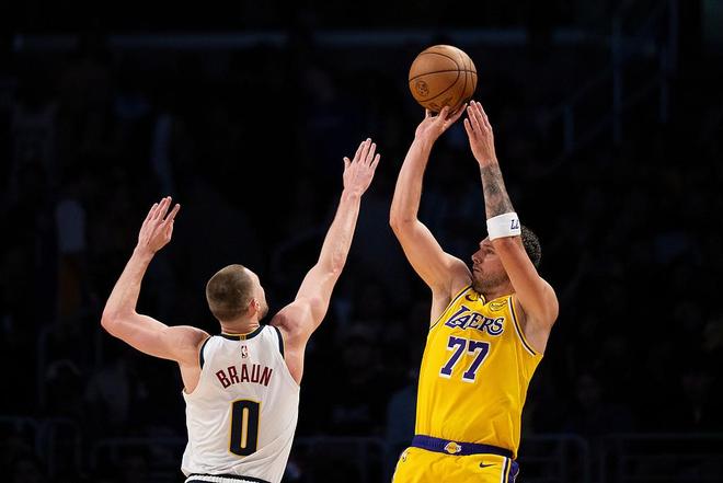 东契奇三双绝杀掘金 湖人加时险胜