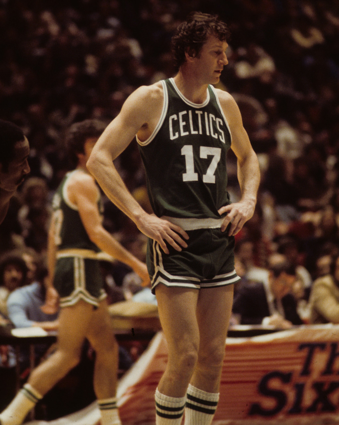 伦纳德砍下28分率队胜公牛 连续44场20+追平队史纪