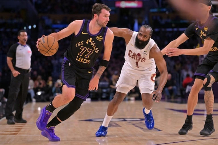 伊曼·香珀特：哈登与库里对篮球变革影响同等重