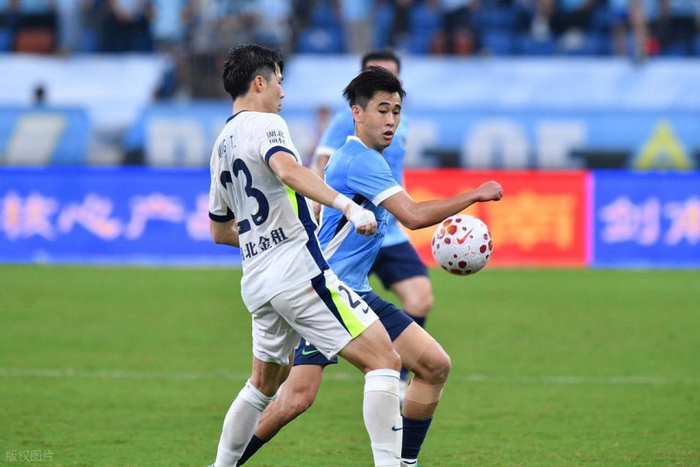 戴伟浚卡尔采夫双核闪耀 新鹏城5-2大胜武汉彰显