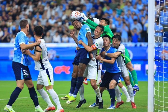 戴伟浚卡尔采夫双核闪耀 新鹏城5-2大胜武汉彰显