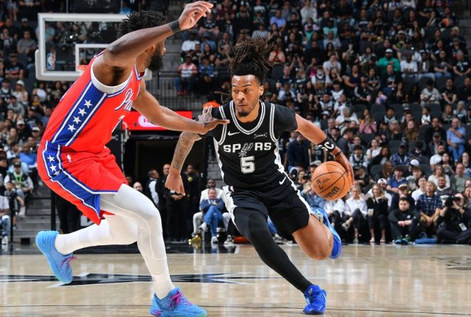 恩比德伤病困扰76人季后赛前景，管理层轮休争议