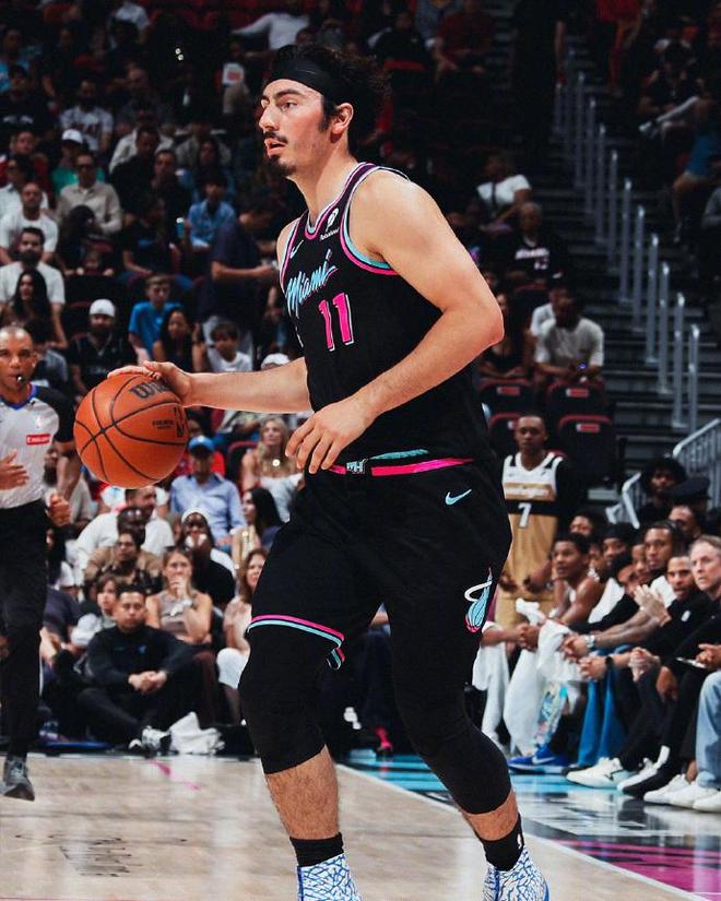 热火三杀奇才送其5连败 拉松达成生涯1000分里程