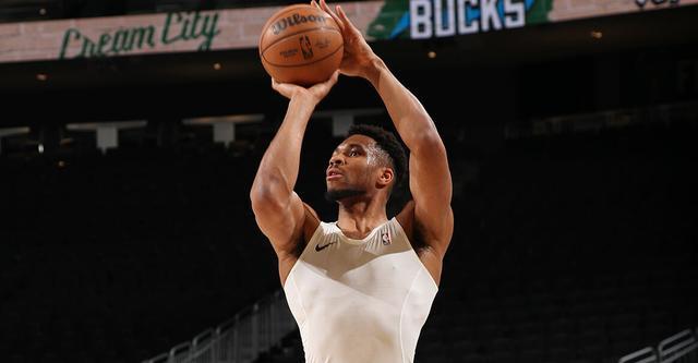 雄鹿核心伤退收官战 队伍提前无缘季后赛